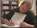 Gary Dilworth firmando el Libro del Organo de Torreciudad